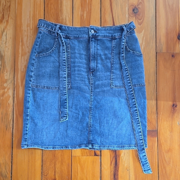 Denim Blue Skirt with Belt Banana Republic Fabric Belt Pockets Size 14 Plus - Picture 1 of 5